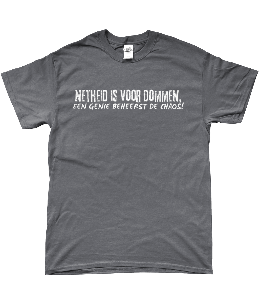 T-Shirt - Netheid is voor dommen, een genie beheerst de chaos!